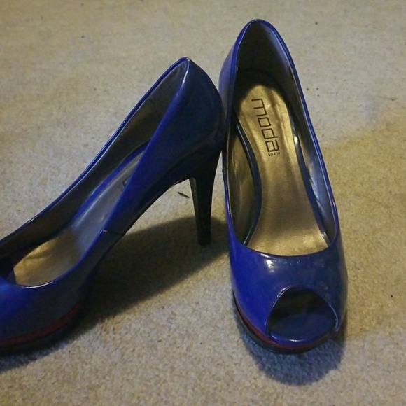 Shoes - Picture 2 of 5